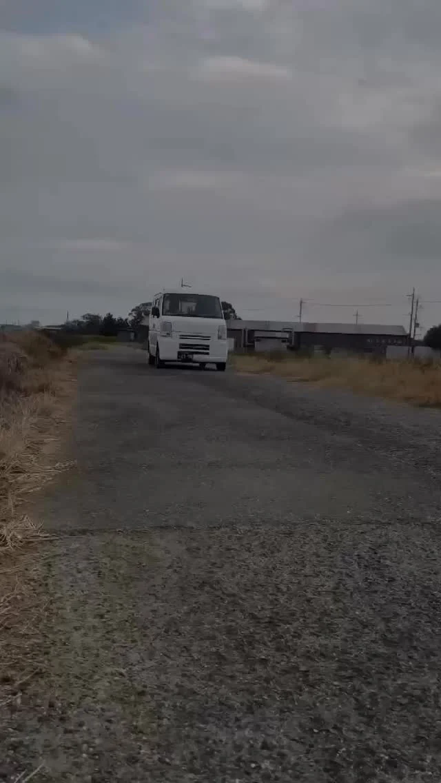 【合同会社 KSD】 ご連絡はDM or 📞 !!
短期間でしっかり稼ぎたい方も大募集中!
《 関わる人全てに笑顔をお届けする 》
軽貨物輸送専門📦 
神戸・明石を中心に配送中🚚
┈┈┈┈┈┈┈┈┈┈
【軽貨物業者に向いている人】-6選-
①運転が好きな人
 ▶︎長時間ハンドルを握るのが苦ではない
 ▶︎ひとりドライブが落ち着く人

②一人時間を楽しめる人,好きな人
 ▶︎自分のペースで動けるのがすきな人

③体を動かすことが嫌では無い人
 ▶︎ずっと座りっぱなしデスクワークより、
 体を動かしている方があっている人

④コツコツタイプの人
 ▶︎派手さよりも「今日もちゃんとやった」を
 積み上げることが好きな人

⑤成果が形となって見える働き方がしたい人
▶︎ 「働いた分,頑張った分＝結果」
 という環境が合っている人

⑥自由な働き方に憧れがある人
▶︎スーツではなくてOK!
毎員電車通勤無し!
自分らしいスタイルで働きたい人

┈┈┈┈┈┈┈┈┈┈
-私たちの使命-
【関わる人 全てに 笑顔をお届けする】こと

過去投稿で詳しくチェック!
▶︎ @ksd.co0117 

HP もチェック!
▶︎プロフィールリンク
┈┈┈┈┈┈┈┈┈┈
【ご依頼-紹介】
お仕事のご依頼等はお電話orDMまで
相談のみでも大歓迎です
┈┈┈┈┈┈┈┈┈┈
【求人】
初心者-未経験大歓迎🔰
一緒に頑張る仲間を随時募集中